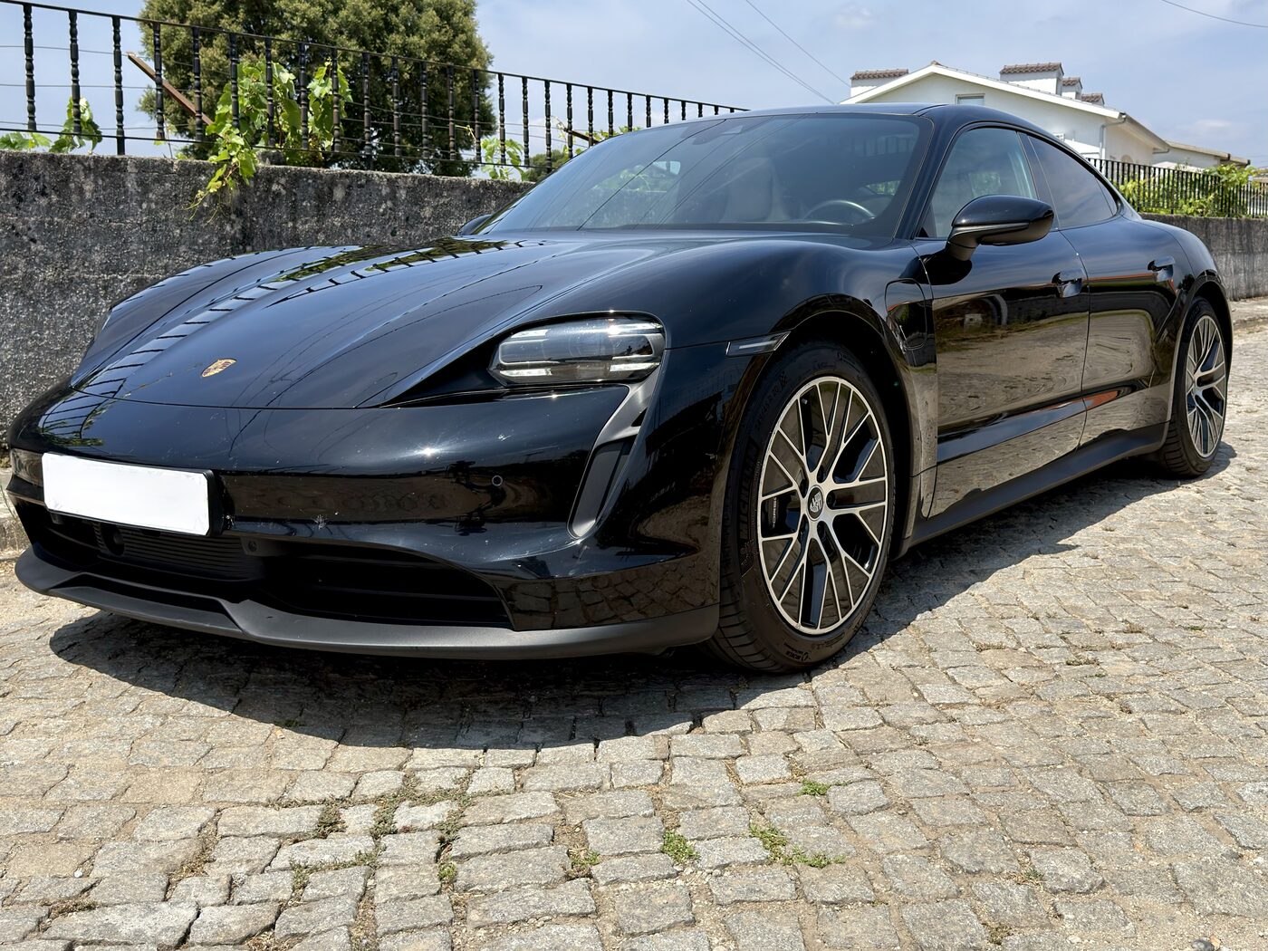 Porsche Taycan importado pela AutoRuta24